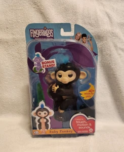 Fingerlings Baby Monkey - Black Finn w/Bonus Stand - original 2016 Series - NOC - Picture 1 of 3