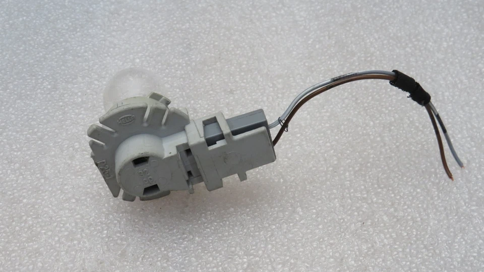 AUDI 100 A6 C4 - Indicator Lamp Holder / 443971996 P25-1 32CP HELLA 12V ##217 - Image 1 of 4