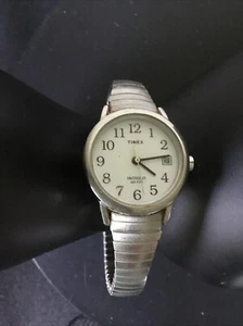 Vintage Ladies Timex Indiglo WR 30M Silver Tone Quartz Watch New Battery - Picture 1 of 10