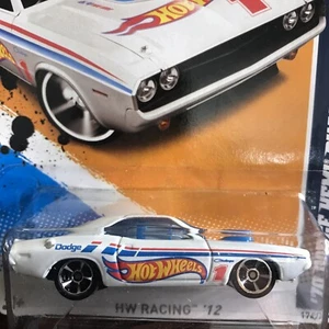 Dodge Hemi Challenger #174 2012 Hot Wheels HW Racing 70 blanco 1:64 nuevo - Imagen 1 de 4