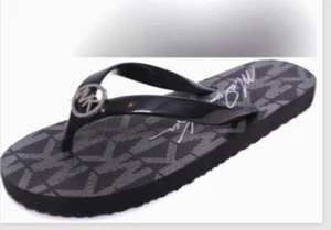 L@@K! Size 6 NWT Michael Kors Jet Set Signature Flip Flops Black Silver Logo New - Picture 1 of 9
