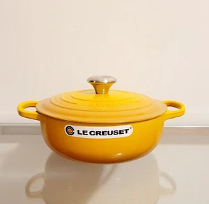 Le Creuset Signature Enameled Cast Iron Dutch Round Oven 3.5 Qt. NECTAR #24 NEW - Picture 1 of 7