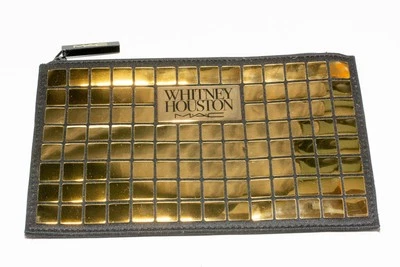 Bolso de Cosméticos Mac X Whitney Houston NIPPY’S CLUTCH con Acento de Metal Dorado con Cremallera Foto 1 de 4