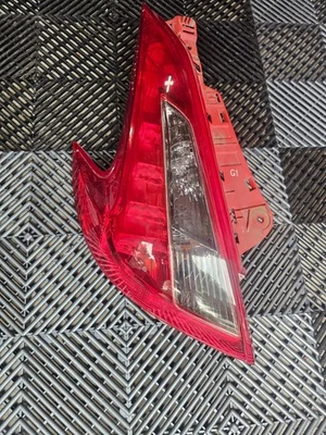 Комплект из пары оригинальных б/у задних фонарей для Nissan 370z 2009-2020 годов выпуска для водителя и пассажира - Изображение 1 из 4