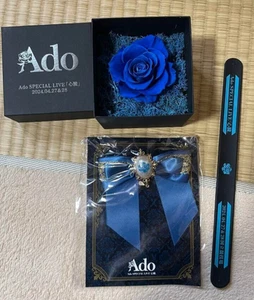 Juego de broches y flores conservadas Ado Blue Rose con pulsera LIVE 2024 Heart Limited - Imagen 1 de 5