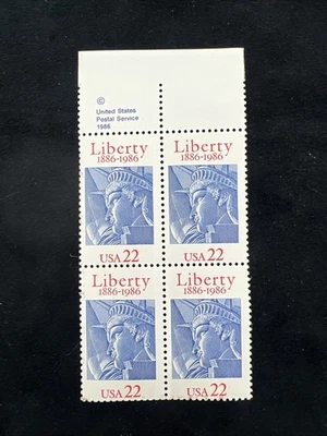BOOK OF 4 1886-1986 LIBERTY 22 CENT STAMPS UNUSED - Image 1 of 4