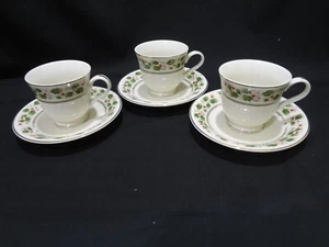 Seizan Fine China Noel Cups and Saucers - Set of 3 Christmas Holly Border - Picture 1 of 7