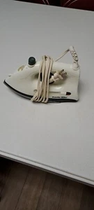 Proctor Silex Steam Iron Model 17210 White Spray Cleaning Power Tool - Picture 1 of 4