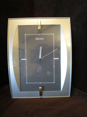 VINTAGE  SEIKO WALL CLOCK SILVER TONE Case JAPAN Thailand 13" tall Cover