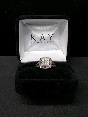 ¿Plata de ley y diamantes Kay Jewelers? Anillo de compromiso estilo halo talla 7 regalo Foto 1 de 4