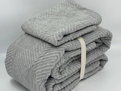 Новый современный пододеяльник West Elm Geo, жемчужно-серый, KING +1 King Sham - Изображение 1 из 4