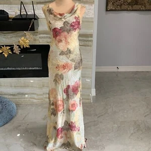 Abito lungo elegante floreale panna Jeffery & Dara sera di Tom Barra. Taglia 8 - Foto 1 di 11