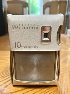 VINTAGE GENERAL ELECTRIC 10 TRANSISTOR MODEL P 1700 RADIO MIT KOFFER UND GURT - Bild 1 von 8