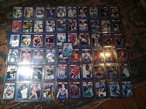 Piccola collezione di 61 carte sportive tagliate a mano carte riviste stelle Hall of Famers - Foto 1 di 13