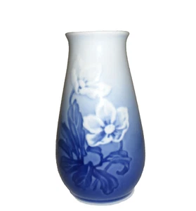 Copenhagen Bing & Grondhal Vase Christmas Rose Blue White 5 3/8" Tall Denmark - Picture 1 of 4