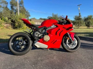 2023 Ducati Panigale V4 Ducati Red - Picture 1 of 12
