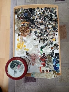 Vintage Collectible Rowntree Mackintosh Tin 1987. Full Of Vintage Buttons. - Picture 1 of 24