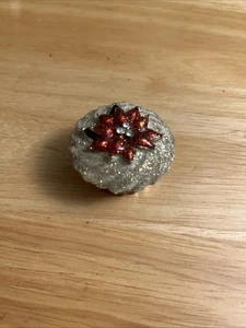 MONET 2011 Poinsettia Cupcake Collectible Keepsake Enamel Trinket Box Sweet XMAS - Picture 1 of 5