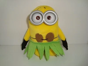 Despicable Me 3 Minion coconut bra Grass Skirt Hawaiian 5” Plush Thinkway Toys - Imagen 1 de 6