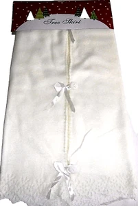 Christmas Tree Skirt 48" WHITE/CREAM w/ RIBBON LOOP & BUTTON CLOSURE - Picture 1 of 1