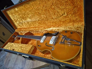 Chitarra vintage tutta originale 1964 Eko 395 6 corde corpo violino (rara) come nuova/custodia - Foto 1 di 17
