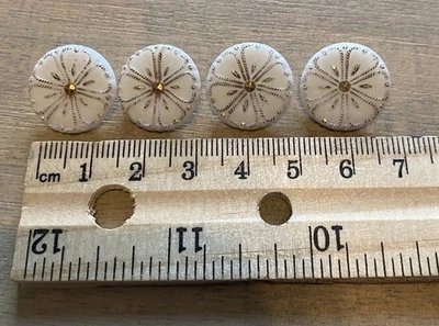 Juego vintage de 4 botones de caña blanca esmerilada con detalles florales dorados 18 mm Foto 1 de 3