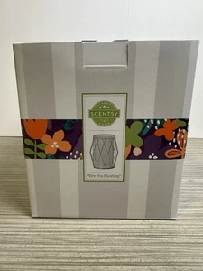 Scentsy Wire You Blushing? Wachswärmer 25W Neu im Karton Original Volle Größe Neu im Karton - Bild 1 von 4