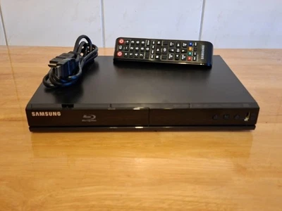 Samsung BD-J4500R Blu-Ray Player (HDMI, USB 2.0) - Schwarz - Bild 1 von 4