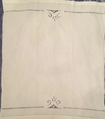 Agiugamano O Tenda Misura 76x90 Cm In Lino Intagliato E Ricamato A Mano Italiano - Immagine 1 di 2