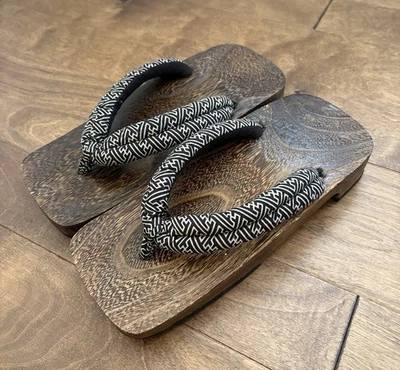 Geta Zoccoli Giapponesi Uomo ~US 8 Ciabatte Infradito in Legno Made/Acquistate Japan - Immagine 1 di 4