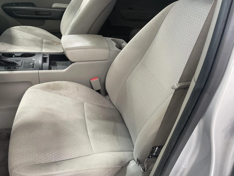 Used Front Left Seat Belt Front fits: 2016 Kia Sedona driver retractor Front Lef Foto 1 de 4