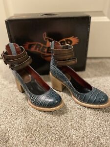 Freebird  Women’s Sz 6 Randi Croco Print Leather Turquoise Heeled Shoes