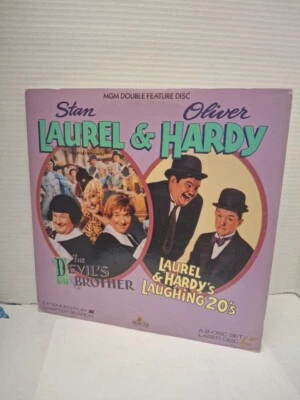 THE DEVIL'S BROTHER/LAUREL & HARDY'S LAUGHING 20'S 2-Laserdisc LD EXCELLENT RARE Foto 1 de 3