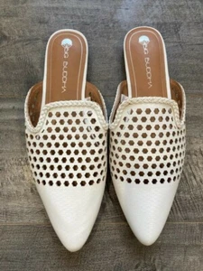 Sandalias planas Big Buddha talla 10 para mujer blancas y marrones con patrón de agujeros hexagonales - Imagen 1 de 12