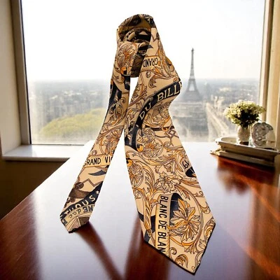 Corbata de seda BULLICK & JONES de colección - Estampado de etiqueta de vino francés - Estilo maximalista de París Foto 1 de 4