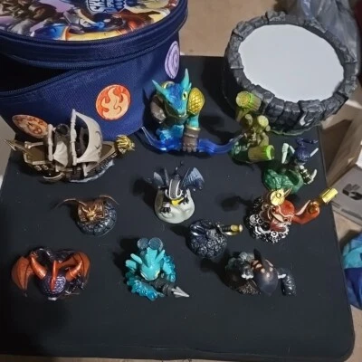 Activision Skylanders Lot of 11 Assorted Figures, Power Portal No USB, & Case  - Изображение 1 из 4