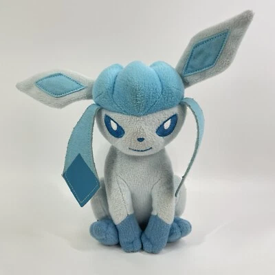Peluche Pokémon Sentado Eevee Evolution Glaceon Tomy 2016 20 cm Foto 1 de 4