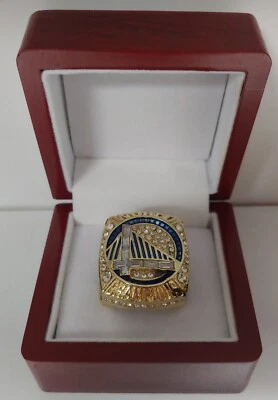 Stephen Curry - Anillo Campeonato Golden State Warriors 2022 con caja de exhibición de madera Foto 1 de 4