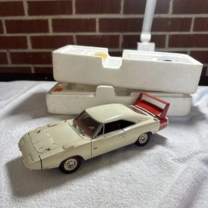 Danbury Mint 1969 Dodge Daytona 1/24 Scale Diecast F3 - Picture 1 of 7