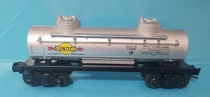 B08: Lionel O Gauge SUNOCO Tank Car 31698 Silver – Modern Era Freight - Picture 1 of 3