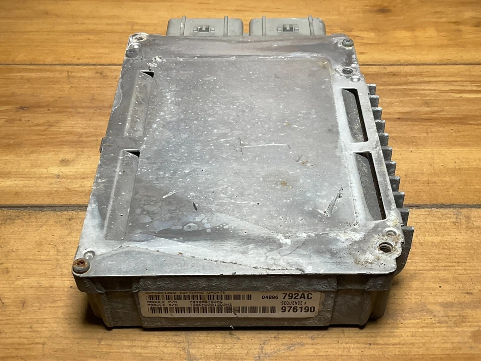 Компьютерный модуль двигателя 2002 Dodge Stratus ECM ECU OEM 04896792AC - Изображение 1 из 4
