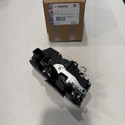 New GM 15900259 2002-2007 Saturn Vue Rear Liftgate Latch Assembly  - Image 1 of 4