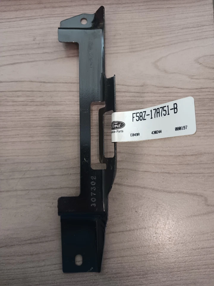 福特原始设备制造商 95-98 Windstar 后保险杠安装支架左 F58Z17A751B — 第 1/1 张图片