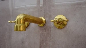 Rubinetto bagno da parete in ottone non laccato fatto a mano, rubinetto lavandino bagno. - Foto 1 di 10