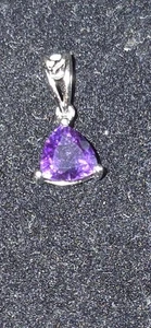 375 9ct White Gold & Purple Amethyst Pendant - weight 0.58g - Picture 1 of 3
