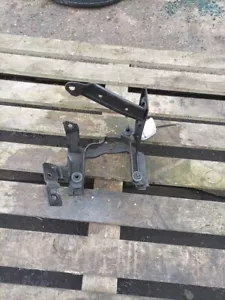 VOLVO V50 2004-2010 POWER STEERING PUMP BRACKET 3M51-3K738 - Picture 1 of 3