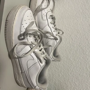 Air Force 1 White Size 7Y Boys Pre-owned SB2 - Picture 1 of 9