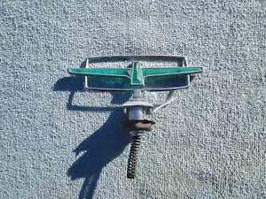 1977-79 Ford Thunderbird Hood Ornament Base Green Acrylic Center - Foto 1 di 2