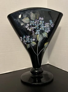 Fenton Blue Purple Flowers Black Fan Vase Signed by Scott K Fenton & Artist MINT - Picture 1 of 3