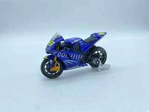 Yamaha YZR-M1 VALENTINO ROSSI 2004 BLUE MOTORCYCLE MODEL - NEWSSTAND - 1:18 SCALE - Picture 1 of 4